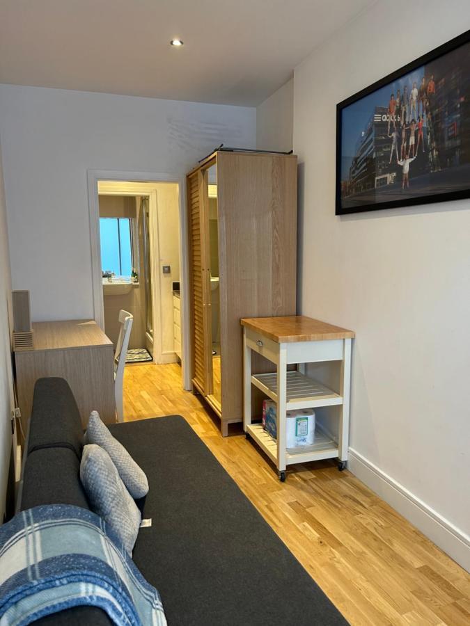 Fully Equipped Studio In Greenwich - 1 Min To Station *